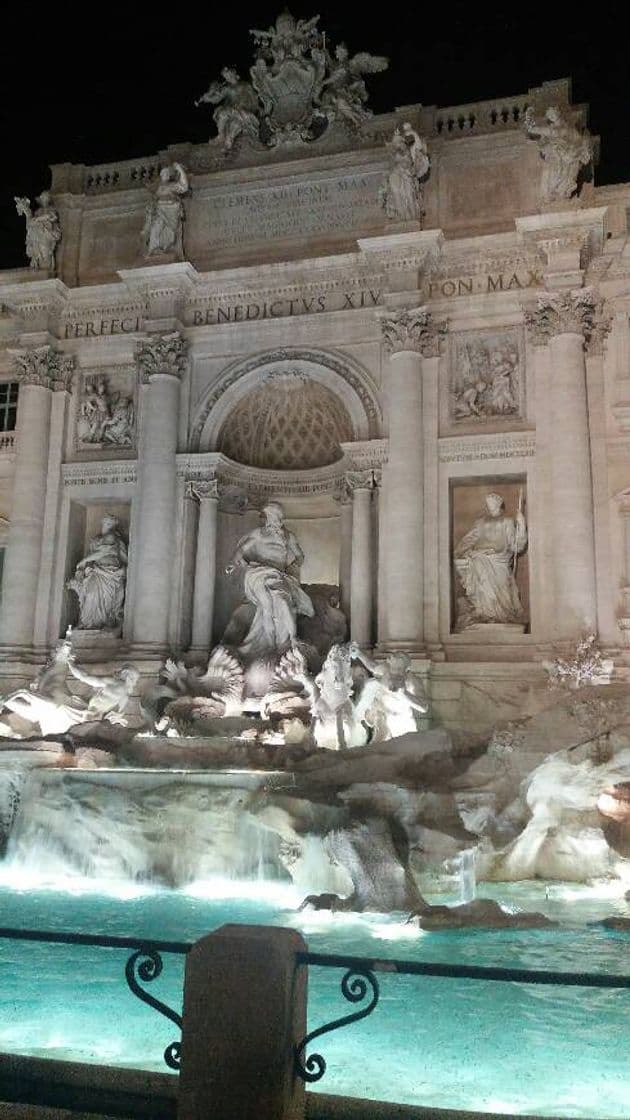 Place Fontana di Trevi