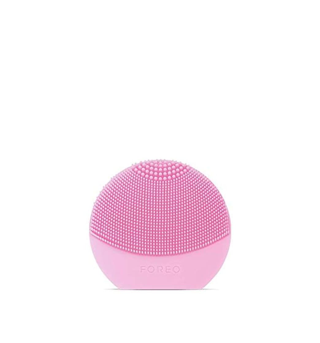 Producto LUNA play plus de FOREO es el cepillo facial recargable de silicona