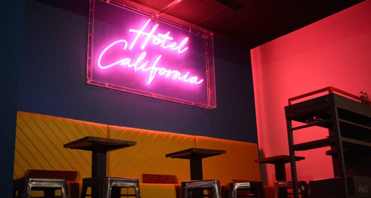 Place Hotel California-Music bar