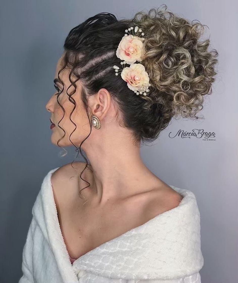 Moda Penteado para festa cabelo cacheado 