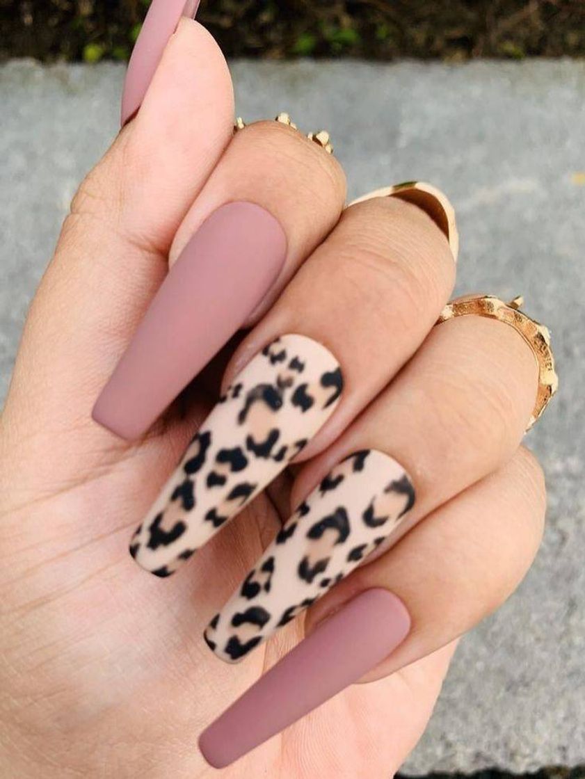 Moda Nails