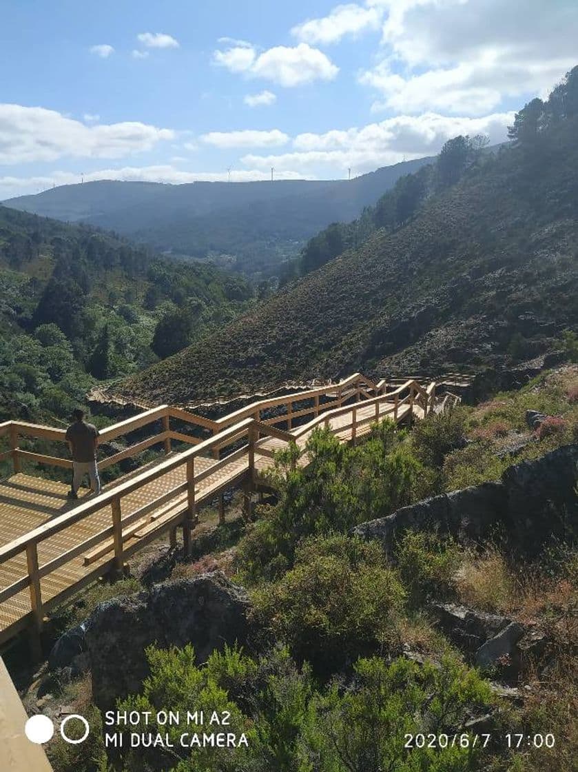 Lugar Cascata da Ribeira das Quelhas