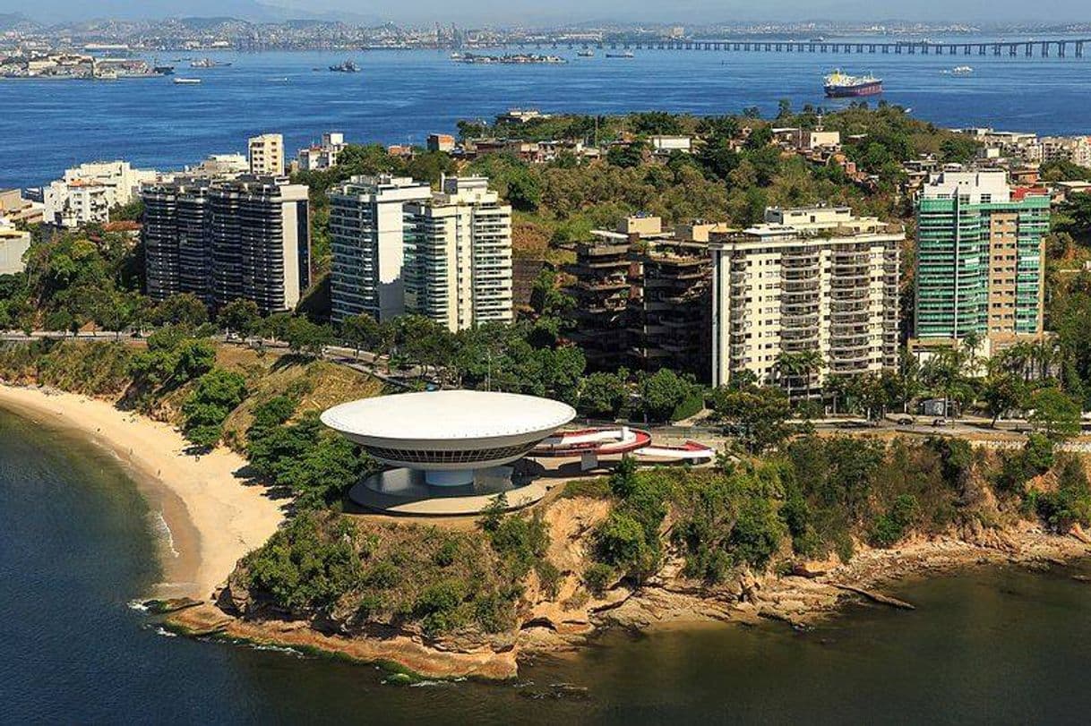 Lugar Museu de artecontemporânea de Niterói. 