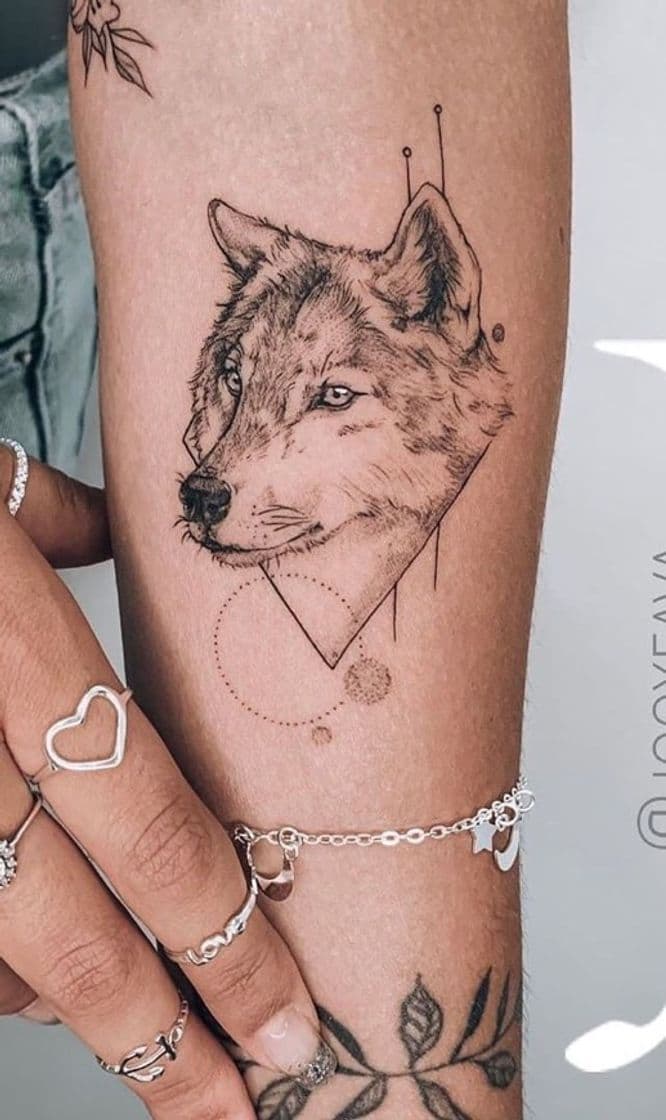 Moda Olha essa tatuagem perfeita  🐺 