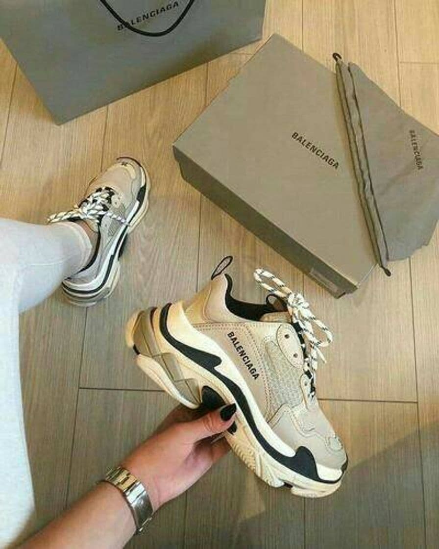 Fashion Balenciaga.💗