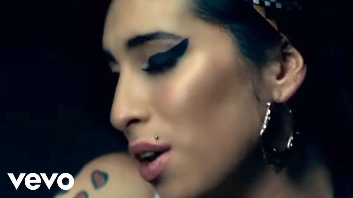 Fashion Amy Winehouse - You Know I'm No Good - YouTube