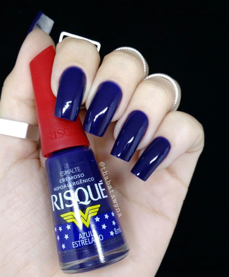 Fashion Unhas grandes com esmalte azul