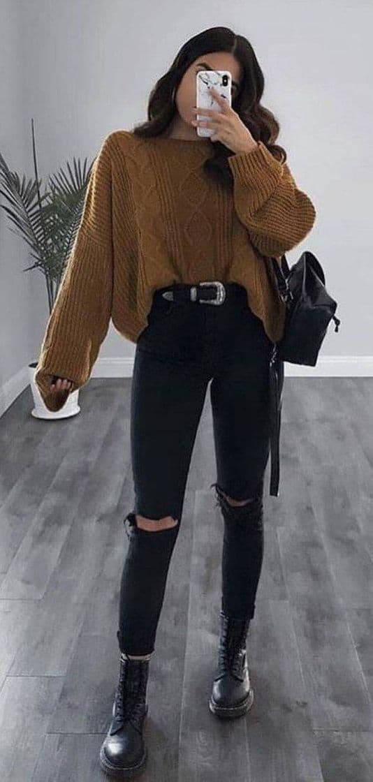 Fashion Woman's Sweatshirt With Black Jeans 