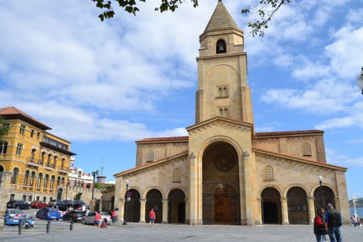 Lugar Iglesia de San Pedro