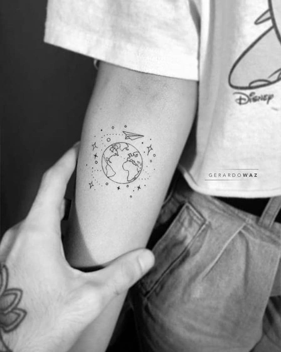 Moda Tatuaje Minimalista para Viajeros ✈️🌎