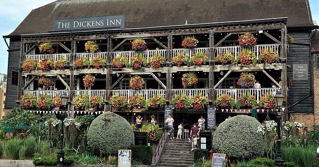 Lugar The Dickens Inn