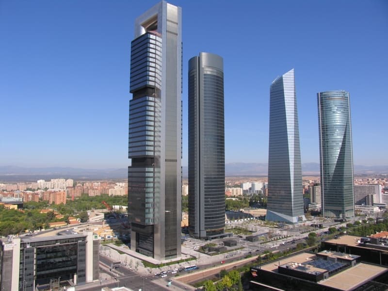 Place Cuatro Torres