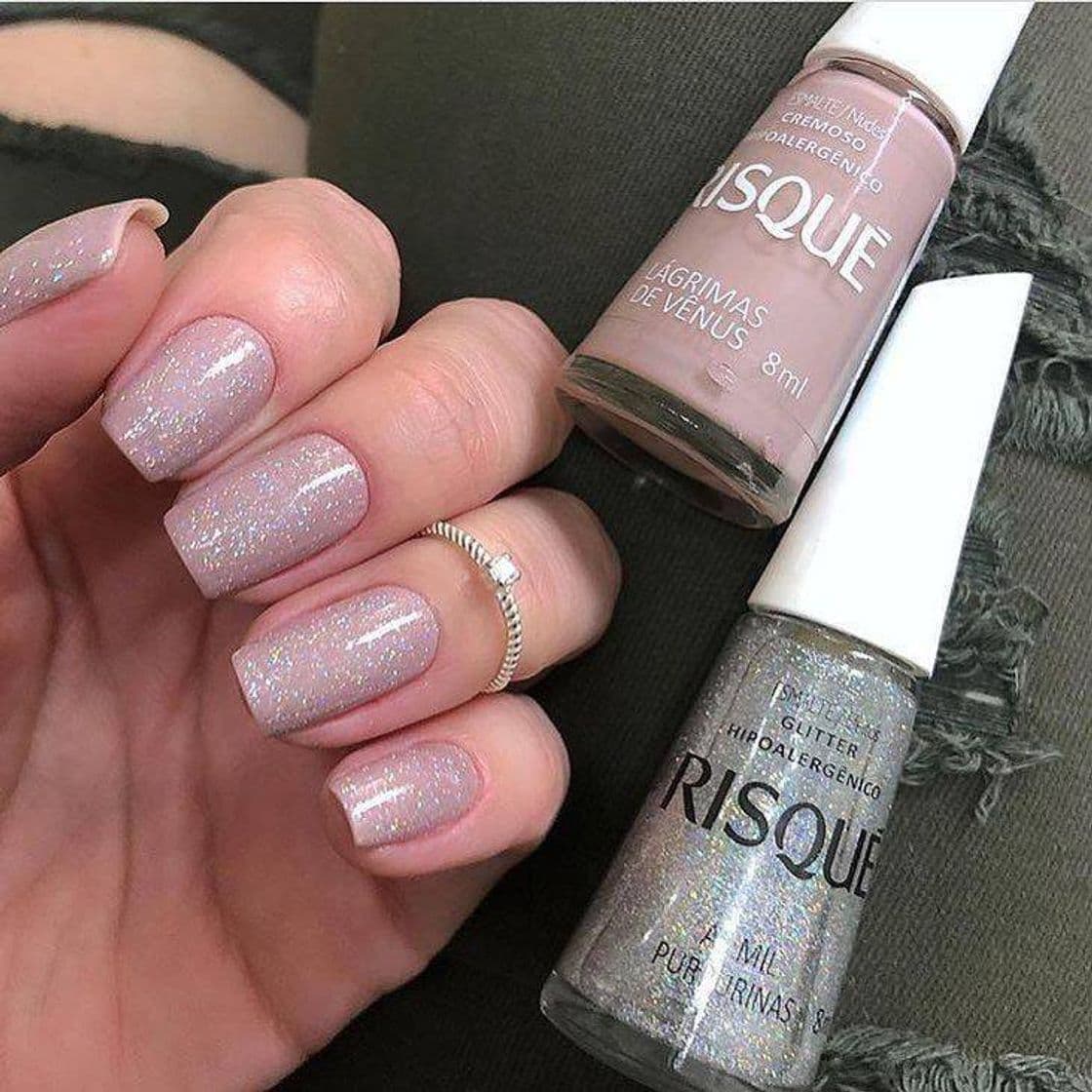 Moda Unhas Perfeitas Cor nudes com glitter