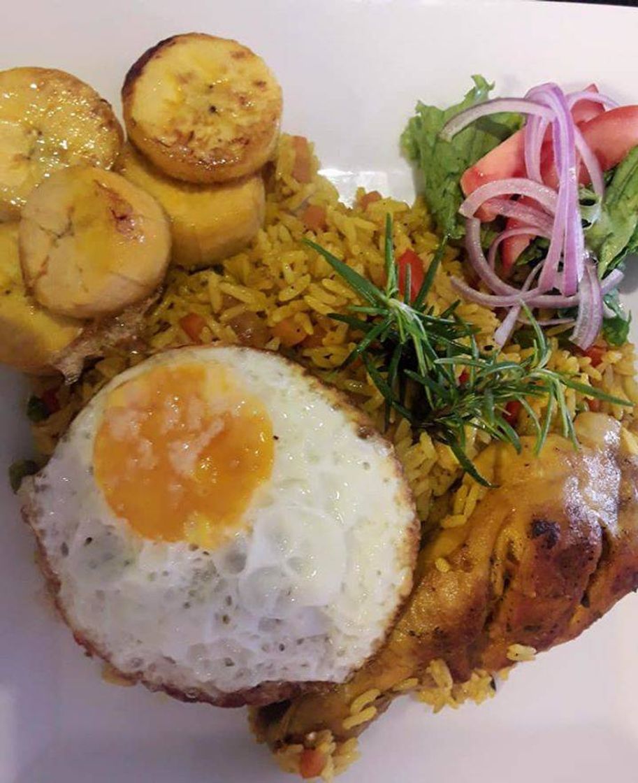 Fashion 🍳Rico arroz amarillo con pollo frito y sarza criolla😋😍