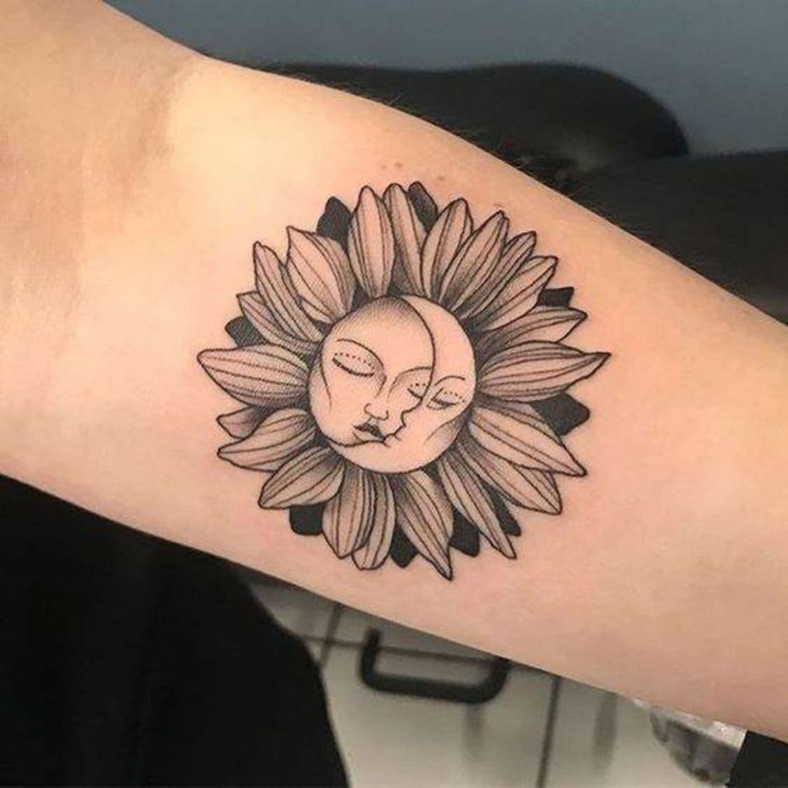 Fashion Tatuagem sol e lua 