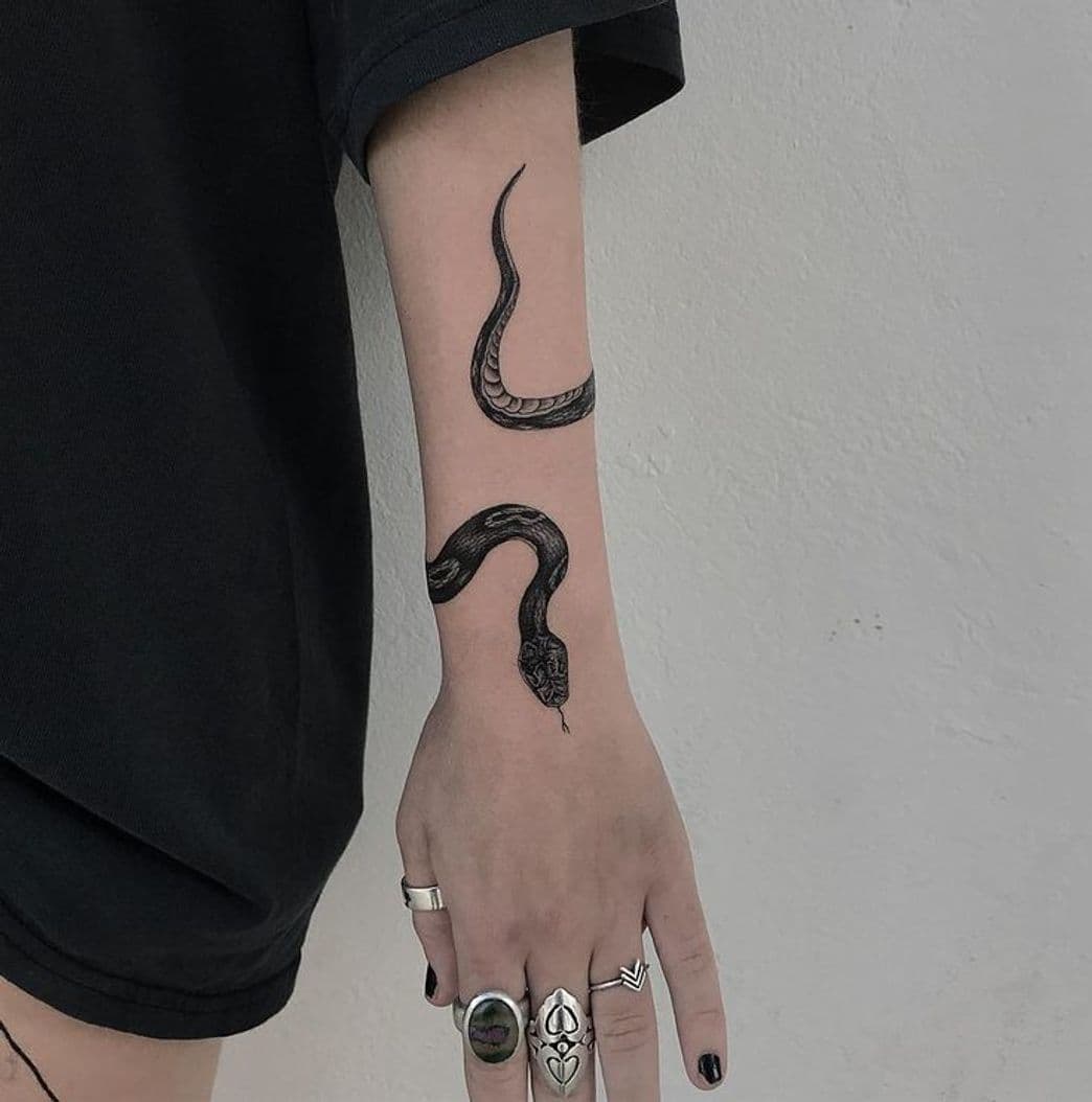 Moda Tatuagem cobra fem