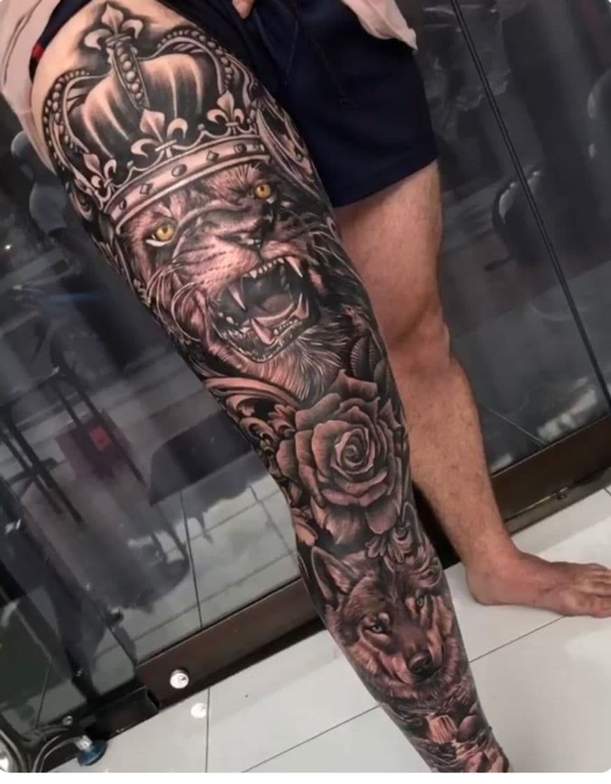 Moda Tattoo masculina na perna