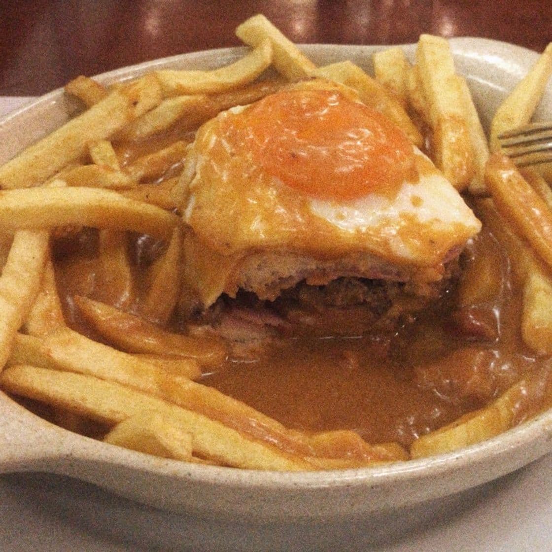 Moda Francesinha e molho 