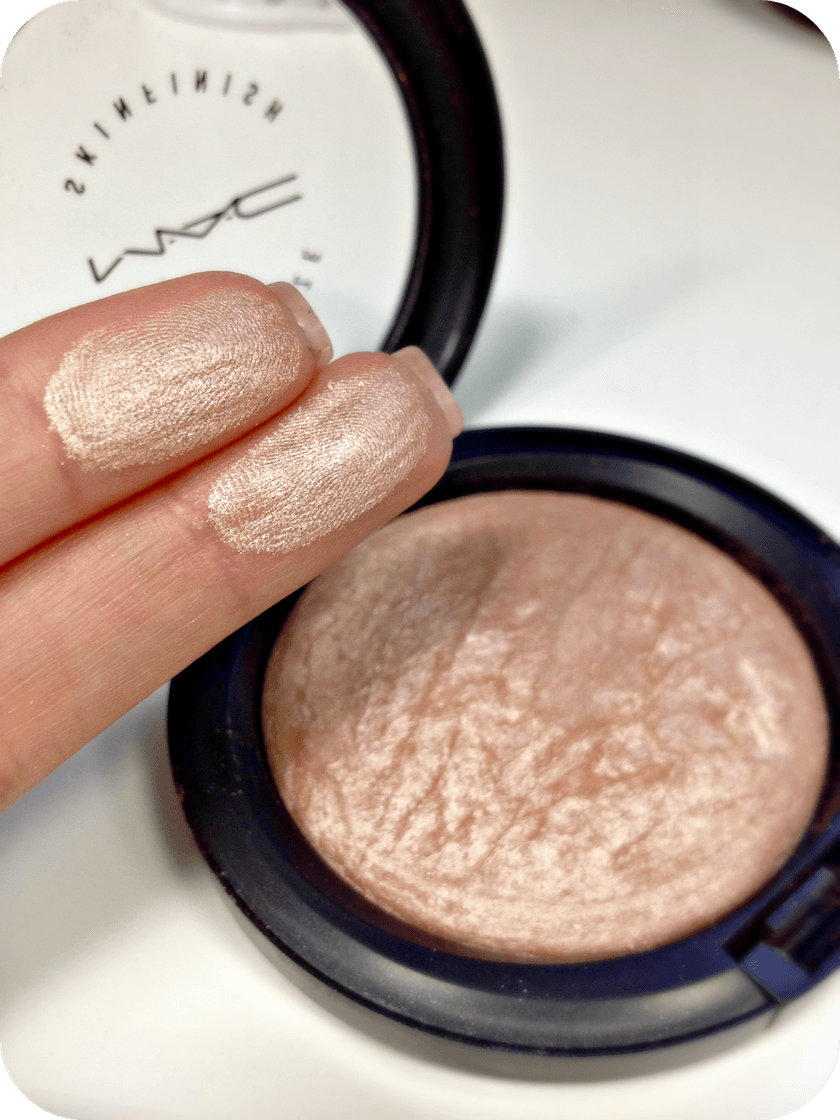 Fashion Iluminador MAC Mineralize Soft and Gentle | Sephora