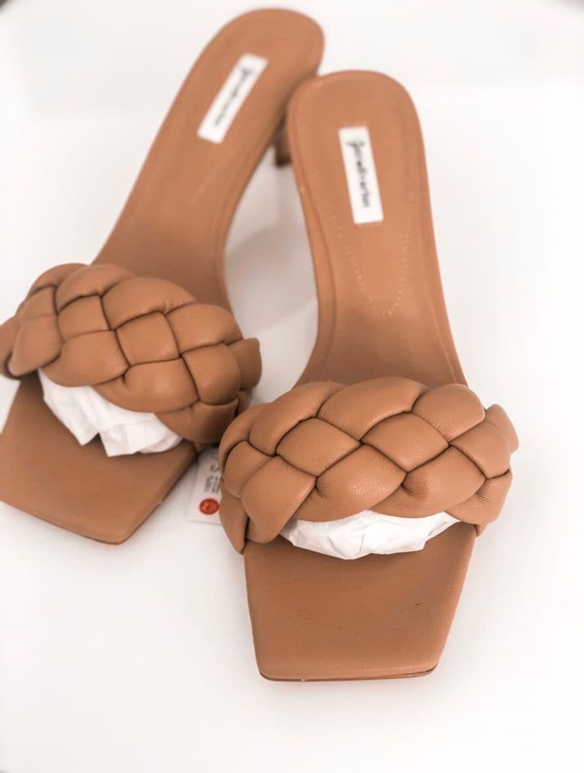 Moda Stradivarius braided design mule sandals