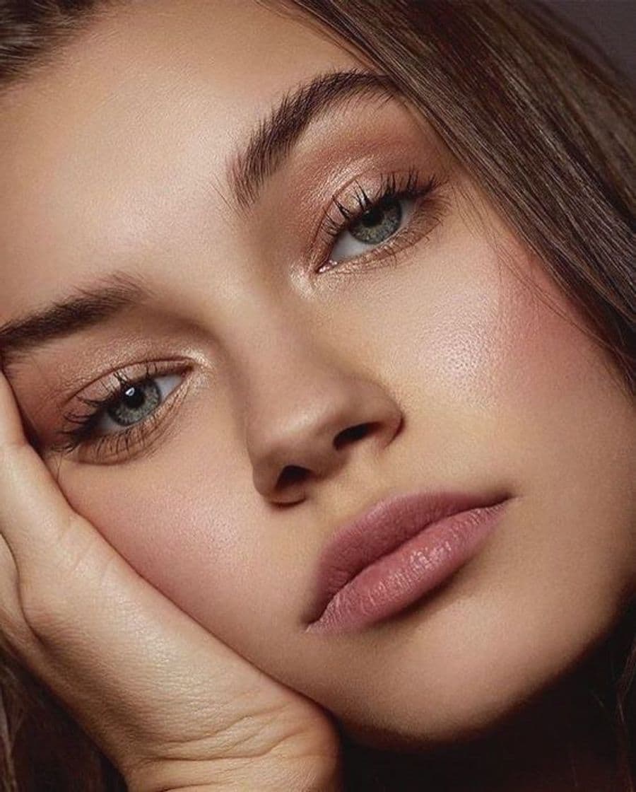 Moda Simple and beautiful makeup 