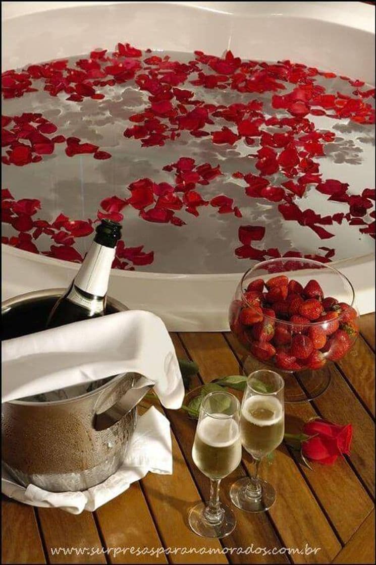 Fashion Dia dos Namorados...👩‍❤️‍💋‍👨🍓🍾🌹🛀🏼