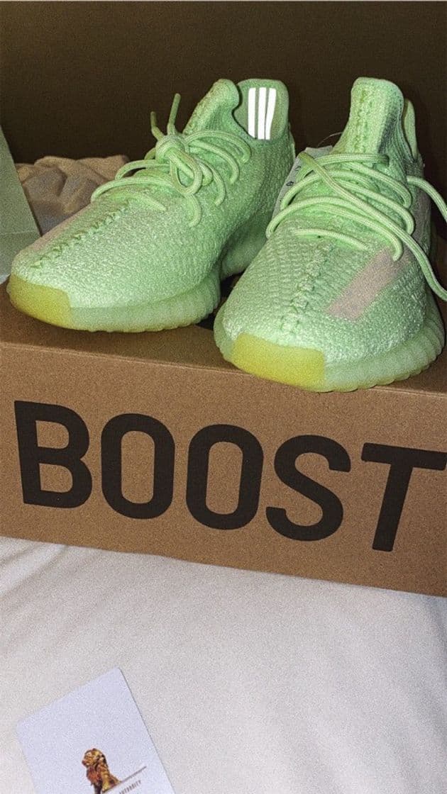 Product Yeezy Boost 350 V2 Glow 