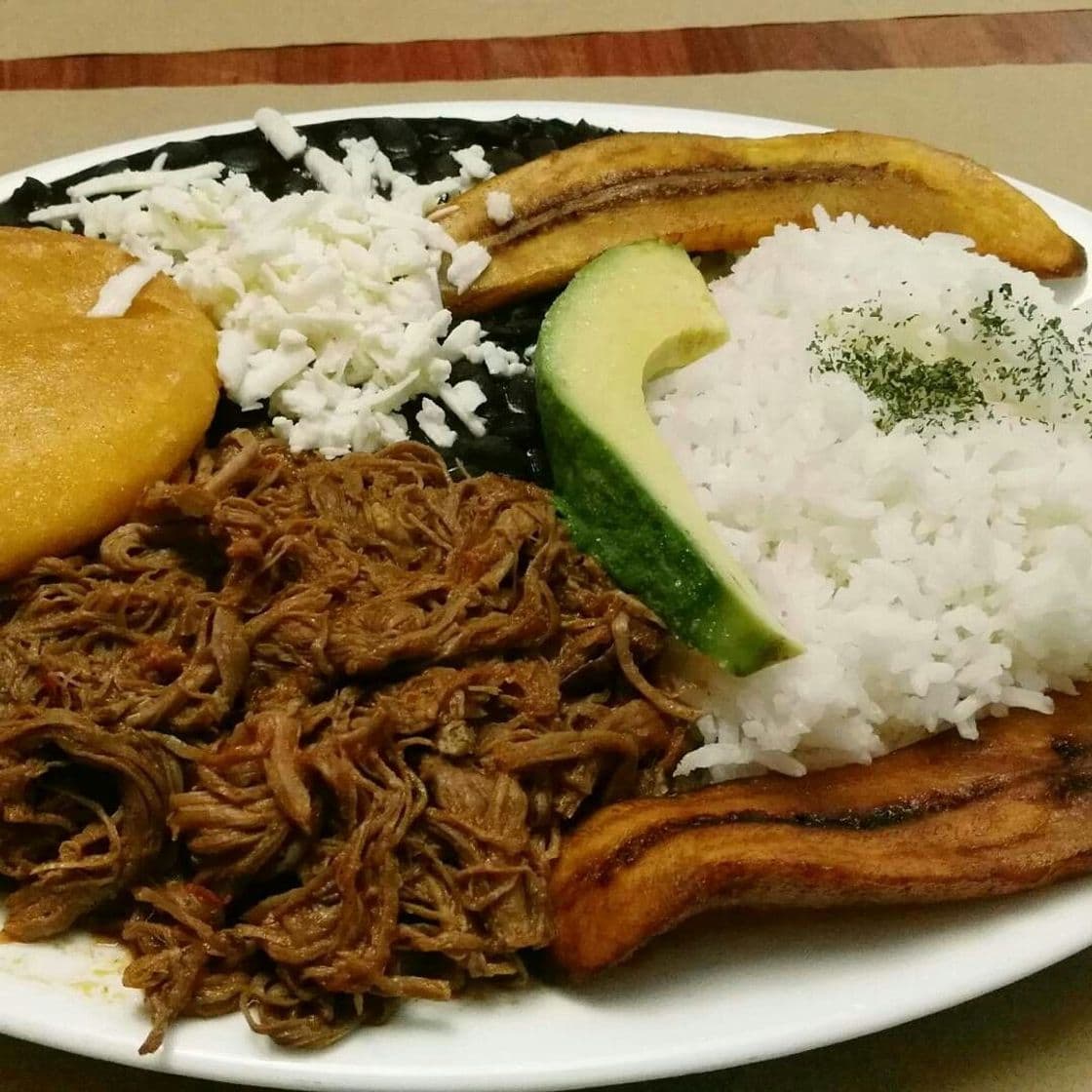 Moda Pabellon plato tipico venezolano