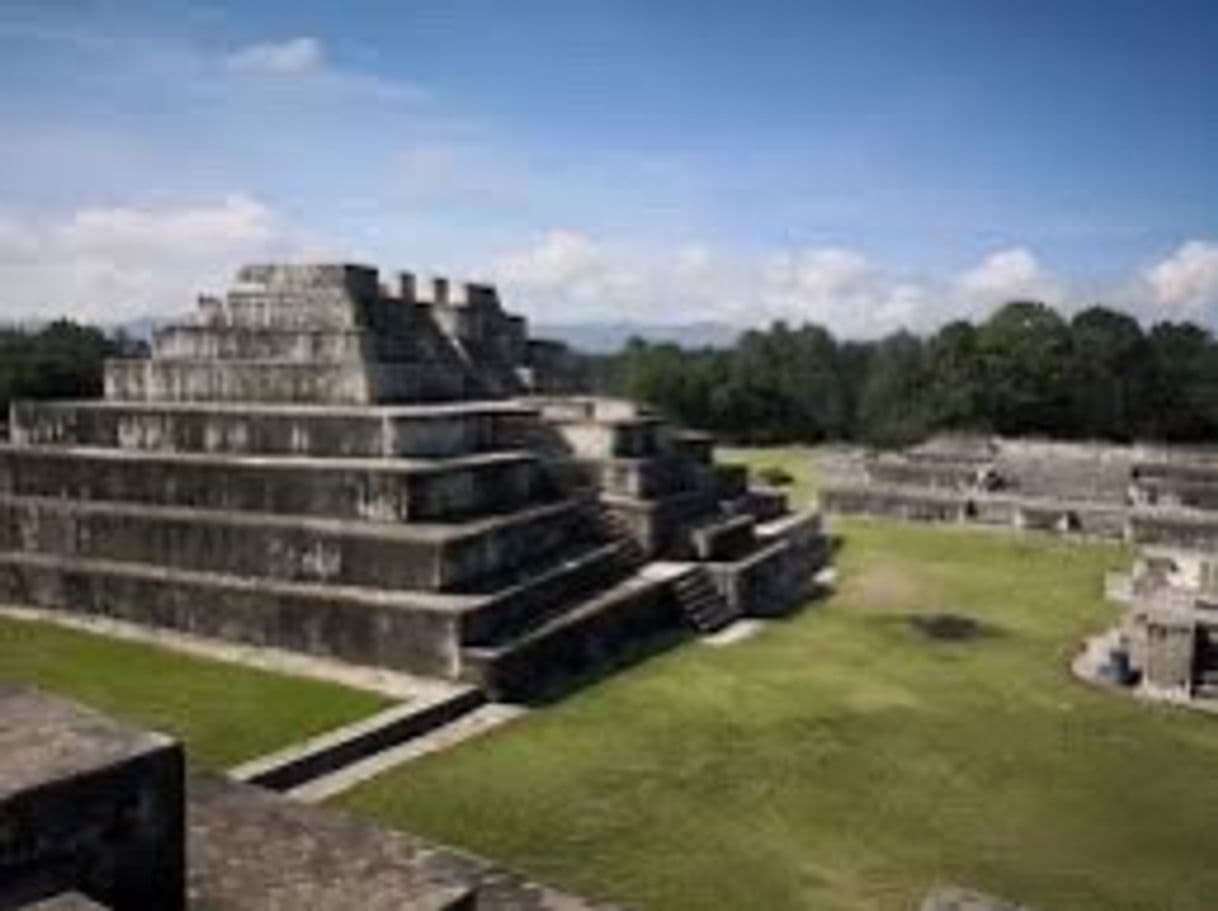 Lugar Parque Arqueológico Zaculeu