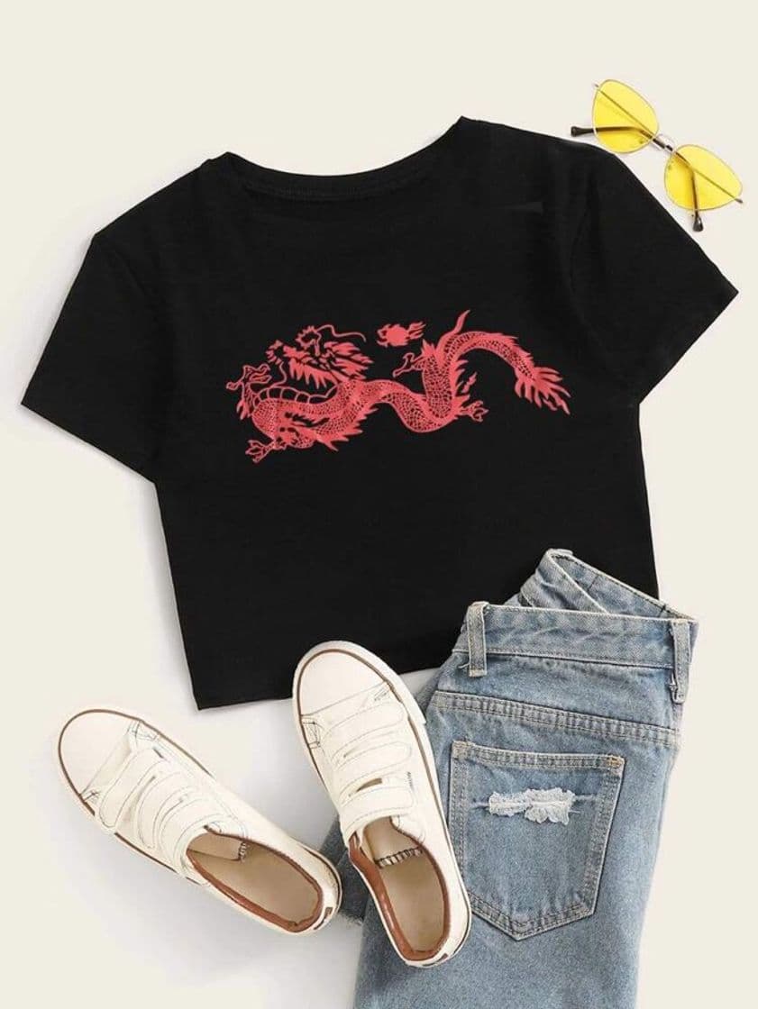 Fashion Playera color negra con logo de dragon.