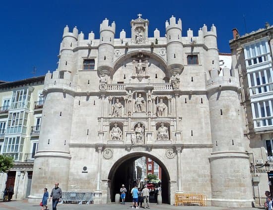 Place Arco de Santa María