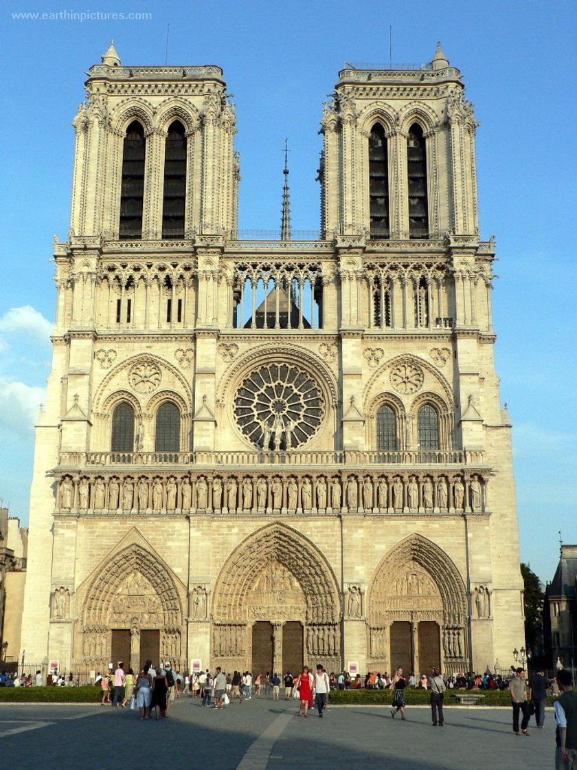 Place Notre Dame