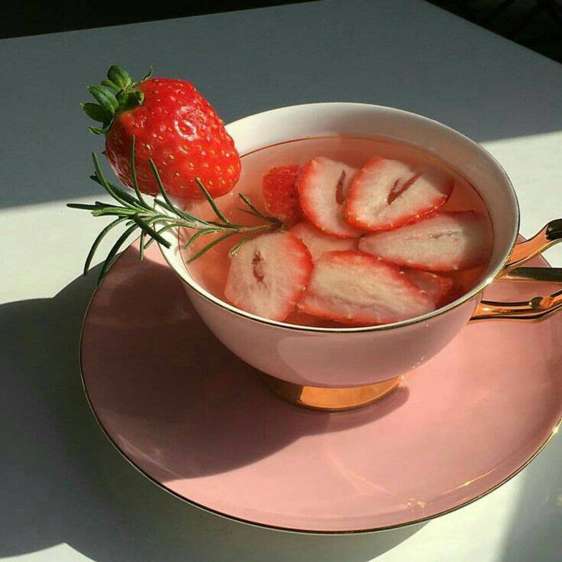 Moda Strawberry Tea