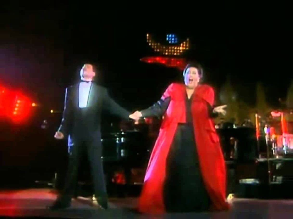 Fashion Freddie Mercury & Montserrat Caballé - YouTube