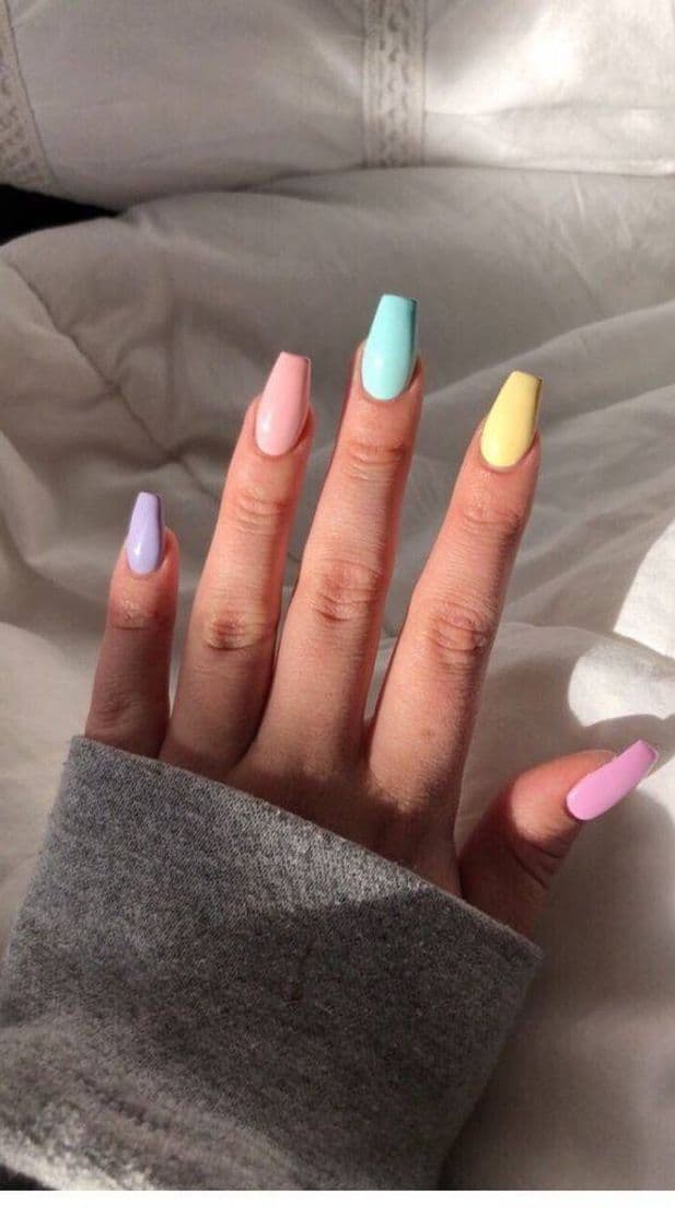 Moda Unhas coloridas tons pastéis 