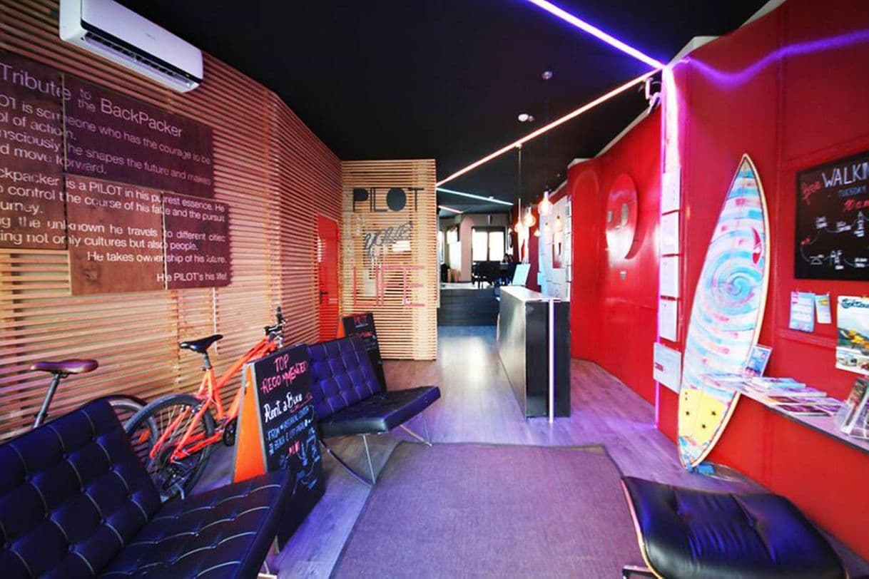 Place PILOT Design Hostel & Bar