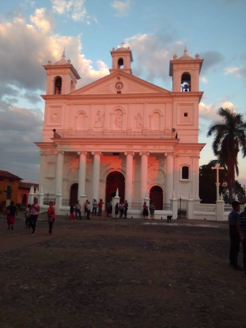 Place Suchitoto Central Park