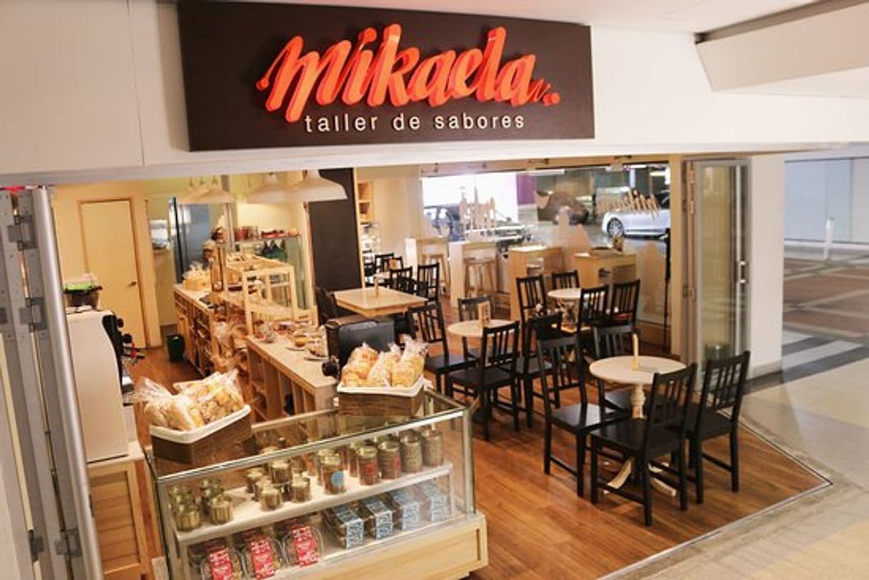 Place Mikaela Oviedo