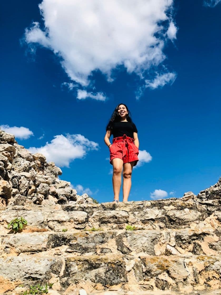 Lugar Zona Arqueológica de Izamal