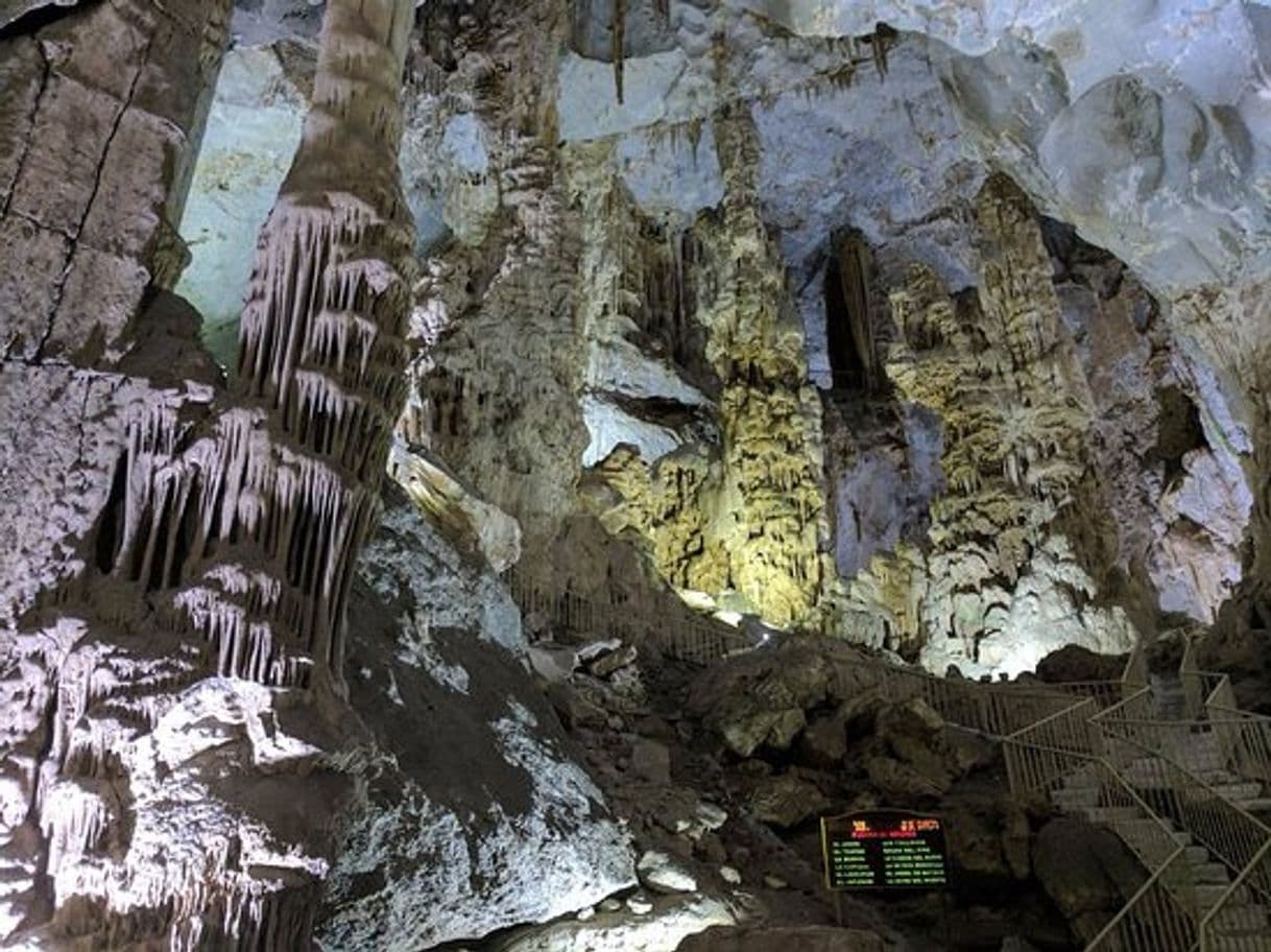 Place Grutas de García