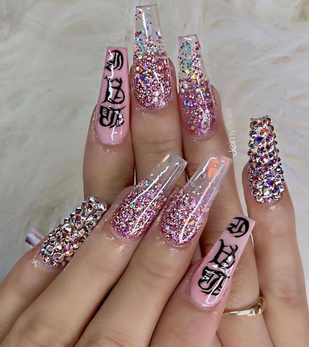 Moda Nails