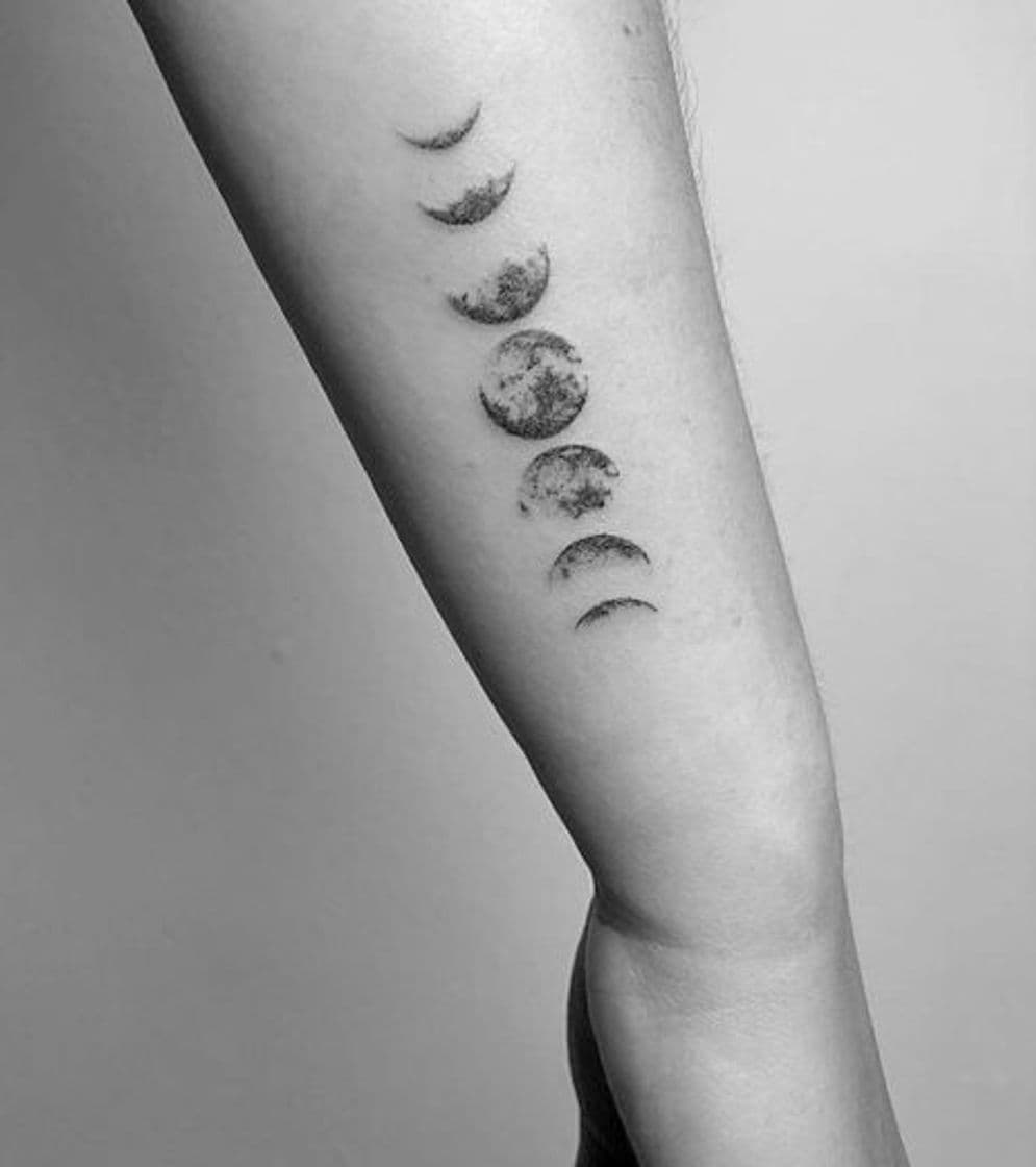 Fashion Tatuagem com as faces da lua