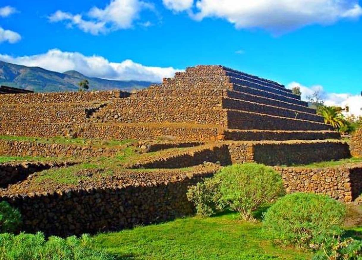 Place Pirámides de Güímar