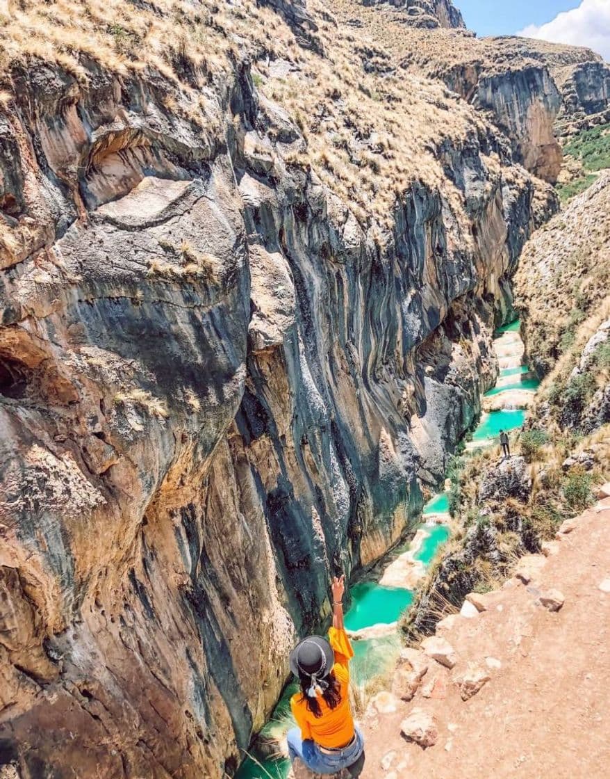 Lugar Millpu aguas turquesas de Ayacucho-Perú