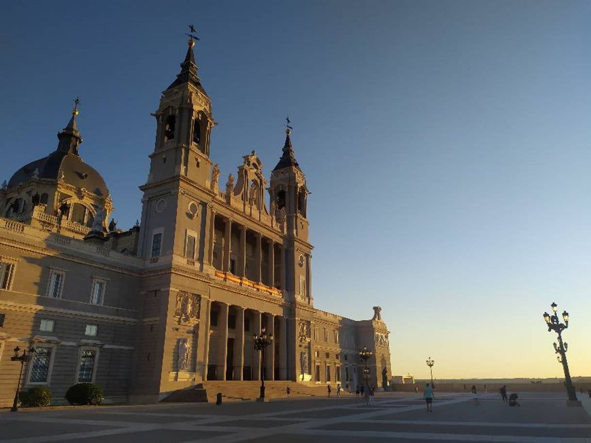 Lugar Almudena Cathedral