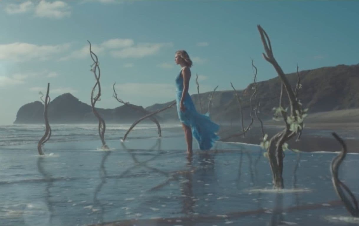 Canción Taylor Swift - Out Of The Woods (Official Video} 