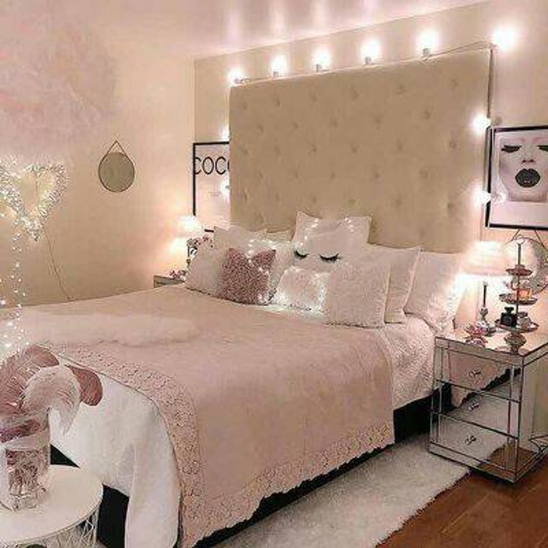 Producto Decoración de cuarto rosa pastel y blanco