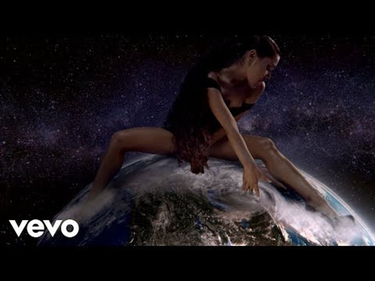 Moda Ariana Grande - God is a woman (Official Video) - YouTube