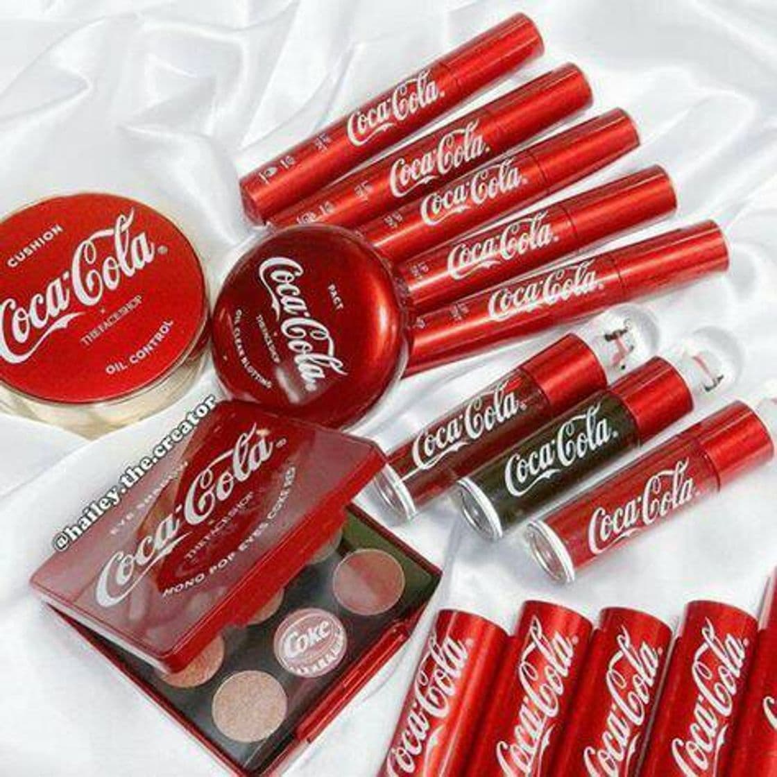 Fashion Coca-Cola makeup 