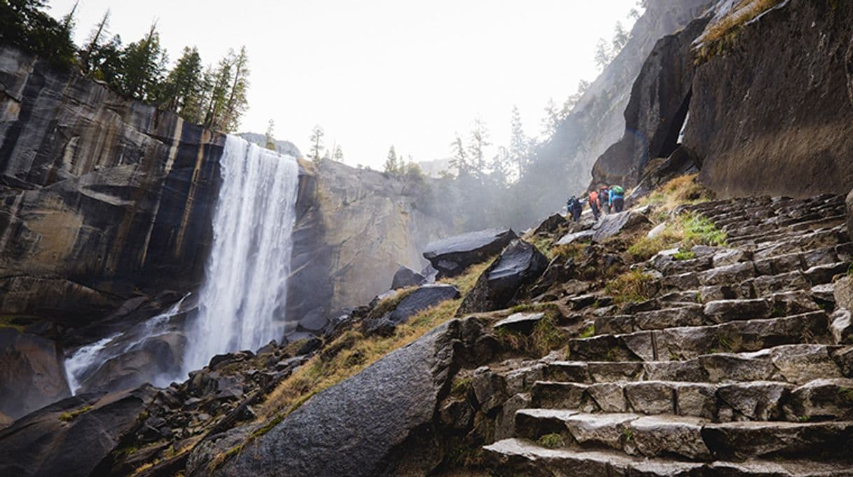 Lugar Mist Trail Trailhead